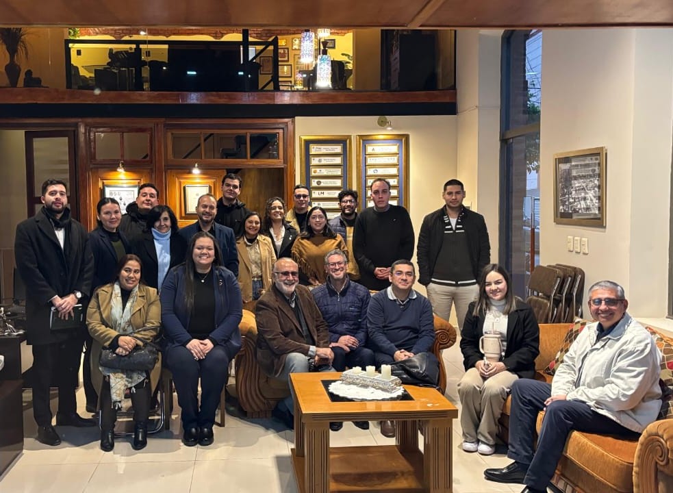 Comunidad empresarial reunida en Cerro Azul